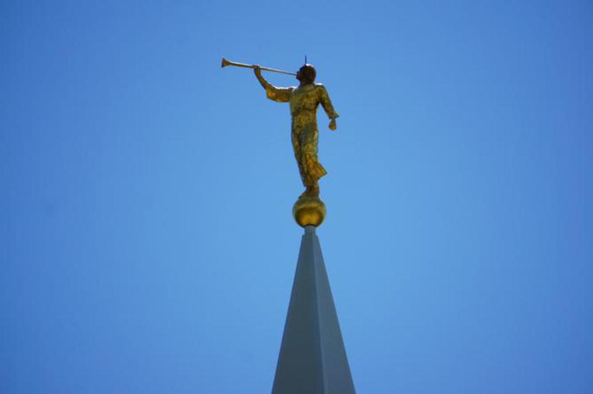 Angel Moroni Statue LDS Temple book of Mormon239.jpg