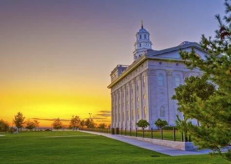 Inspirational Photos &amp; Paintings of the Nauvoo Temple 